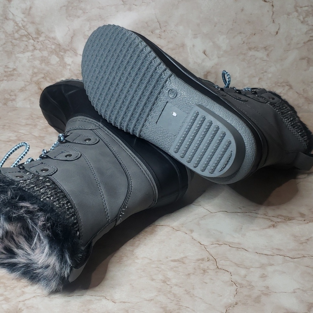 Khombu Stylish Winter Boots with Faux Fur Trim - Picture 6 of 7